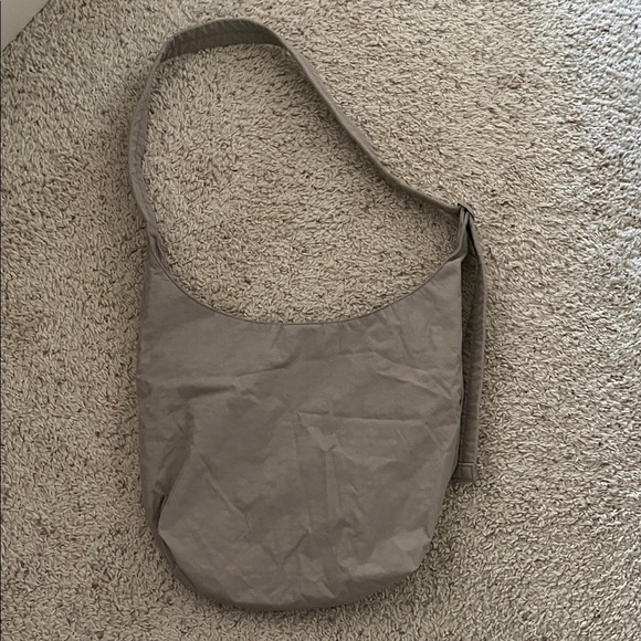 BAGGU large nylon sling bag - Picture 1 of 4